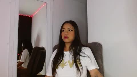 reina_reina online show from February 2026 02:32:01 AM