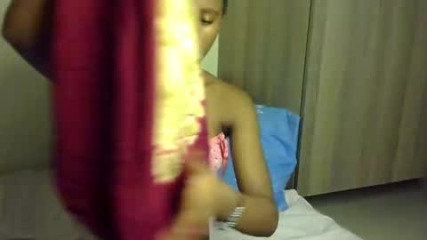 Snapshot of rellings_maya chatting on January 2025 04:32:01 AM rellings-maya online show from January 2025 04:32:01 AM