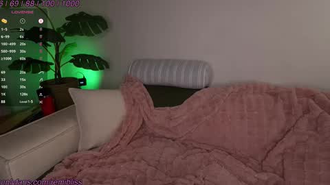 Remi online show from March 2026 01:55:02 AM