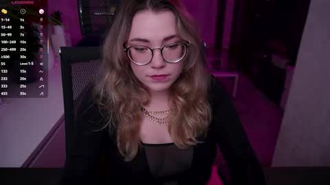 Snapshot of remywild chatting on November 2025 06:17:01 PM RemyWild online show from November 2025 06:17:01 PM