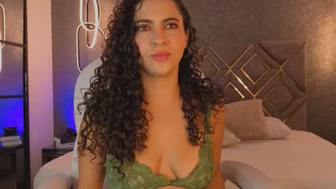Snapshot of renata_cruz_ chatting on December 2025 12:10:01 PM Renata 3 online show from December 2025 12:10:01 PM