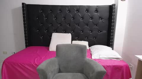 Renata Salinas online show from February 2026 02:39:02 AM