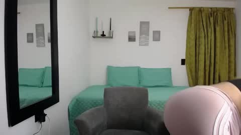 Snapshot of renata_salinas_1 chatting on May 2026 10:27:01 PM Renata Salinas online show from May 2026 10:27:01 PM