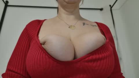 Snapshot of renattabigboobs chatting on February 2025 04:27:02 AM Renatta online show from February 2025 04:27:02 AM