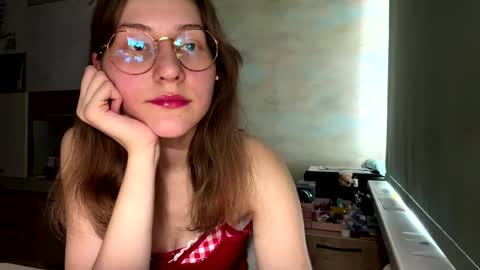 Mia online show from April 2026 12:11:02 PM