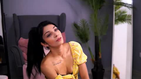 Snapshot of reneevoss chatting on November 2025 04:45:02 AM Rena online show from November 2025 04:45:02 AM