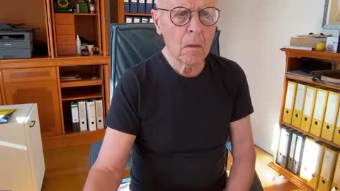 Snapshot of reteid chatting on October 2025 12:59:01 PM reteid online show from October 2025 12:59:01 PM