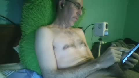 reyes_albert2006 online show from February 2025 10:15:02 AM