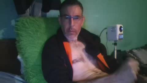 reyes_albert2006 online show from November 2025 11:10:01 AM