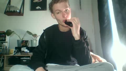 Snapshot of reynhardt chatting on July 2026 09:59:01 AM reynhardt online show from July 2026 09:59:01 AM