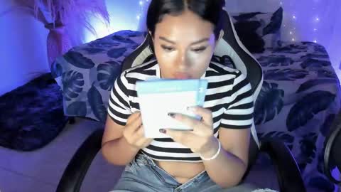 Snapshot of riana_kean chatting on April 2026 02:33:01 AM RianaK online show from April 2026 02:33:01 AM