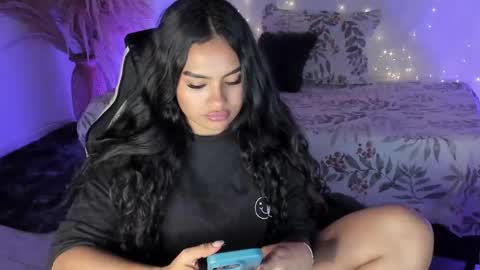 Snapshot of riana_kean chatting on April 2026 05:43:02 AM RianaK online show from April 2026 05:43:02 AM