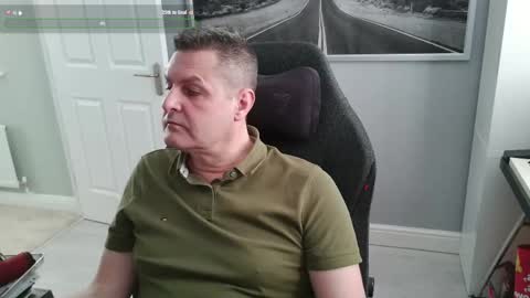 Snapshot of rich_uk56 chatting on April 2026 05:00:01 PM UK Straight Guy online show from April 2026 05:00:01 PM
