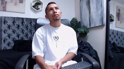 richar_voller online show from December 2024 12:19:01 PM