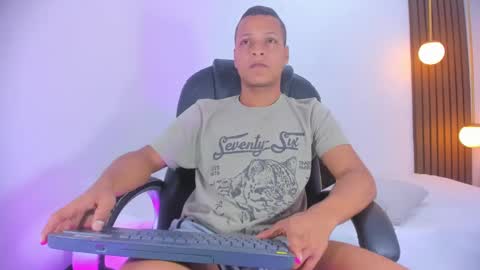 Snapshot of ricky_owens1 chatting on December 2024 12:46:01 AM Ricky online show from December 2024 12:46:01 AM