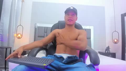 Snapshot of ricky_owens1 chatting on December 2024 08:02:01 PM Ricky online show from December 2024 08:02:01 PM