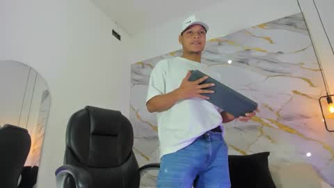 Snapshot of ricky_owens1 chatting on October 2025 02:05:01 PM Ricky online show from October 2025 02:05:01 PM