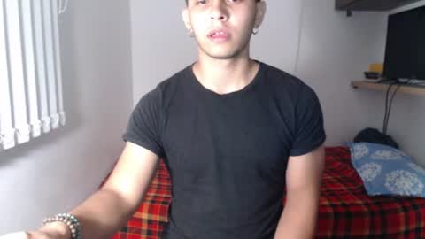 Snapshot of rieuand77 chatting on June 2026 04:04:01 AM Rieu online show from June 2026 04:04:01 AM
