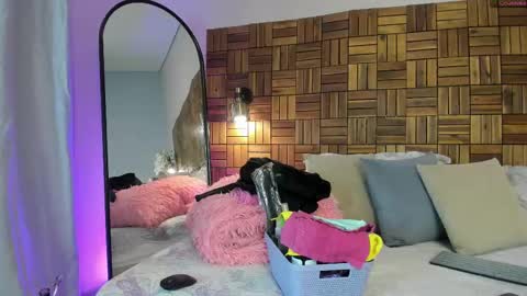 Snapshot of rihannadeep chatting on September 2025 10:15:02 AM Sara online show from September 2025 10:15:02 AM