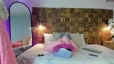 Snapshot of rihannadeep chatting on September 2025 10:15:01 AM Sara online show from September 2025 10:15:01 AM