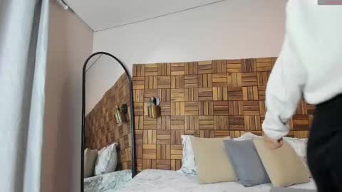 Snapshot of rihannadeep chatting on October 2025 10:02:01 AM Sara online show from October 2025 10:02:01 AM