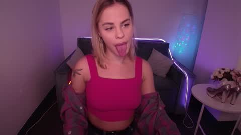 Snapshot of rikaraily chatting on February 2025 08:01:01 AM Rika online show from February 2025 08:01:01 AM