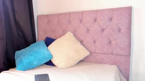 Snapshot of riley_colors chatting on January 2025 08:35:02 PM Riley online show from January 2025 08:35:02 PM