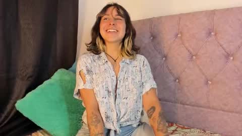 Snapshot of riley_colors chatting on February 2025 11:26:01 PM Riley online show from February 2025 11:26:01 PM