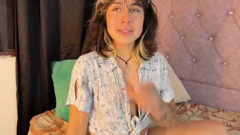 Snapshot of riley_colors chatting on February 2025 02:28:02 AM Riley online show from February 2025 02:28:02 AM