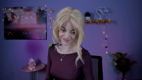 Rina online show from December 2025 07:55:01 PM