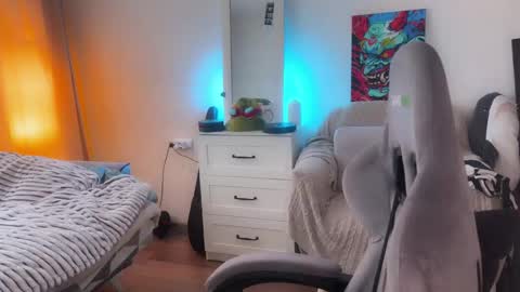   DianaBrite            fansl y online show from June 2026 12:55:01 PM