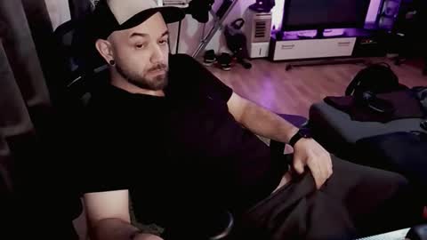 Snapshot of riptid3_ chatting on November 2025 03:14:02 PM Ask Me online show from November 2025 03:14:02 PM