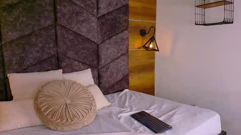 RIRI  online show from October 2025 08:47:01 PM