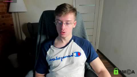 Snapshot of rishu_ chatting on November 2025 10:51:02 AM VAnitas online show from November 2025 10:51:02 AM