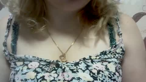 Snapshot of riveramaureen chatting on December 2024 02:00:01 PM RiveraMaureen online show from December 2024 02:00:01 PM