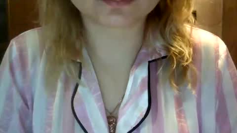 Snapshot of riveramaureen chatting on January 2025 06:42:01 AM RiveraMaureen online show from January 2025 06:42:01 AM