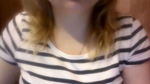 Snapshot of riveramaureen chatting on January 2025 02:04:01 PM RiveraMaureen online show from January 2025 02:04:01 PM