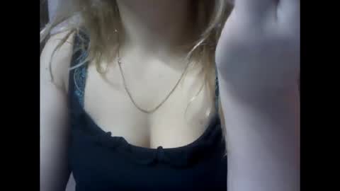 Snapshot of riveramaureen chatting on November 2025 11:32:02 AM RiveraMaureen online show from November 2025 11:32:02 AM