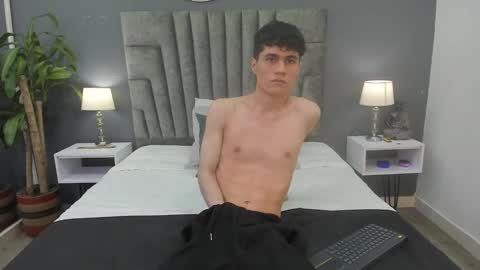 Snapshot of roan_birkin chatting on January 2025 08:54:01 PM Roan Birkin online show from January 2025 08:54:01 PM