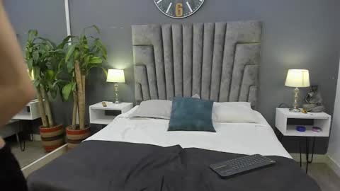 Snapshot of roan_birkin chatting on February 2025 07:23:02 PM Roan Birkin online show from February 2025 07:23:02 PM