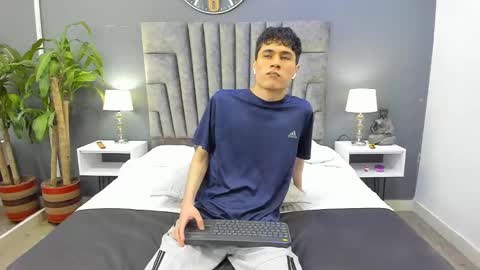 Snapshot of roan_birkin chatting on February 2025 07:14:02 PM Roan Birkin online show from February 2025 07:14:02 PM