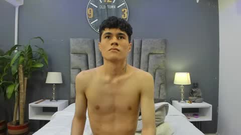 Snapshot of roan_birkin chatting on February 2025 01:45:02 AM Roan Birkin online show from February 2025 01:45:02 AM