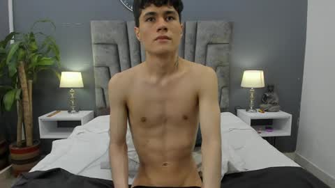 Snapshot of roan_birkin chatting on February 2025 10:34:02 PM Roan Birkin online show from February 2025 10:34:02 PM