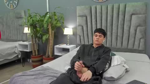 Snapshot of roan_birkin chatting on February 2025 01:25:02 AM Roan Birkin online show from February 2025 01:25:02 AM