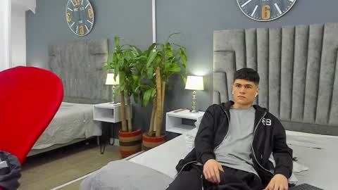 Snapshot of roan_birkin chatting on February 2025 01:22:01 AM Roan Birkin online show from February 2025 01:22:01 AM