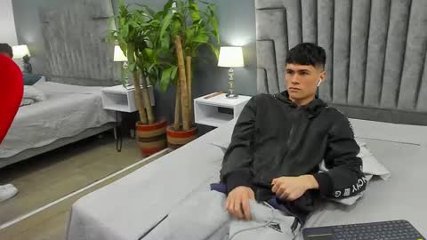 Snapshot of roan_birkin chatting on February 2025 10:21:02 PM Roan Birkin online show from February 2025 10:21:02 PM