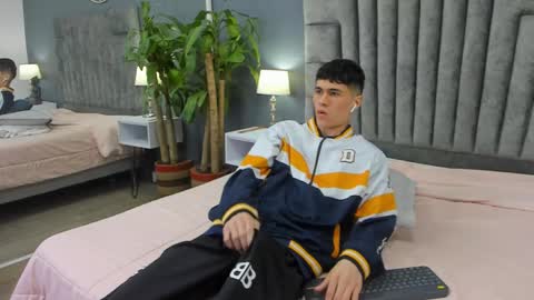 Snapshot of roan_birkin chatting on February 2025 07:38:02 PM Roan Birkin online show from February 2025 07:38:02 PM