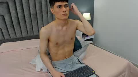 Snapshot of roan_birkin chatting on February 2025 01:41:01 AM Roan Birkin online show from February 2025 01:41:01 AM