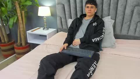 Snapshot of roan_birkin chatting on February 2025 07:24:02 PM Roan Birkin online show from February 2025 07:24:02 PM