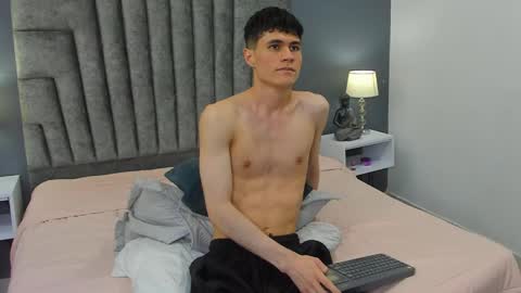 Snapshot of roan_birkin chatting on February 2025 01:29:02 AM Roan Birkin online show from February 2025 01:29:02 AM